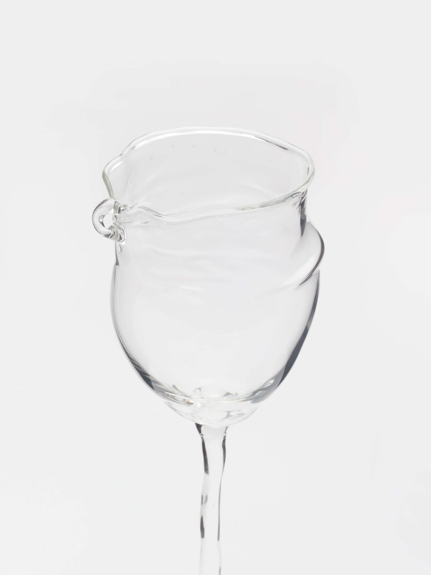 Fondo. All rights reserved. Wine glasses x Vivian Alarcón