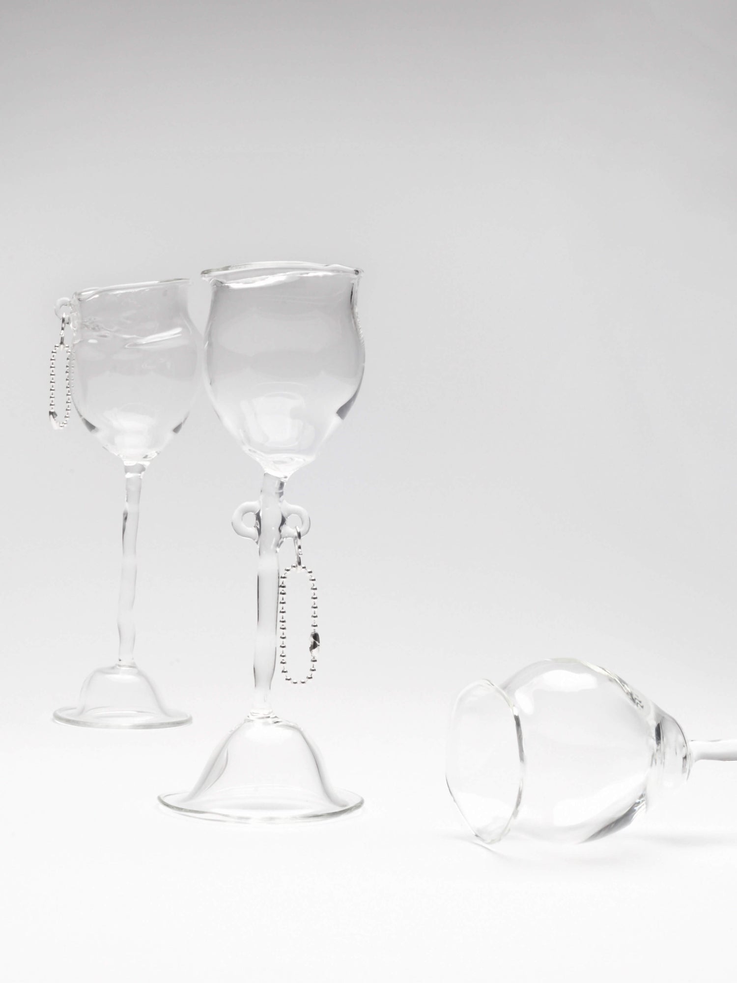 Wine glasses x Vivian Alarcón Front